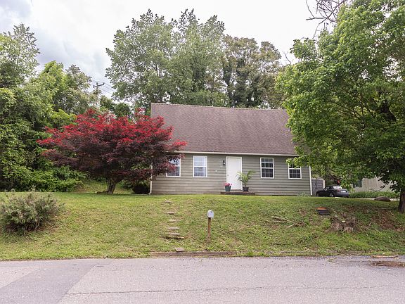 3rd image of 256 E 28th St
