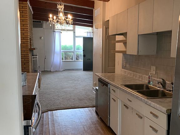3rd image of 1012 Castlerock Dr