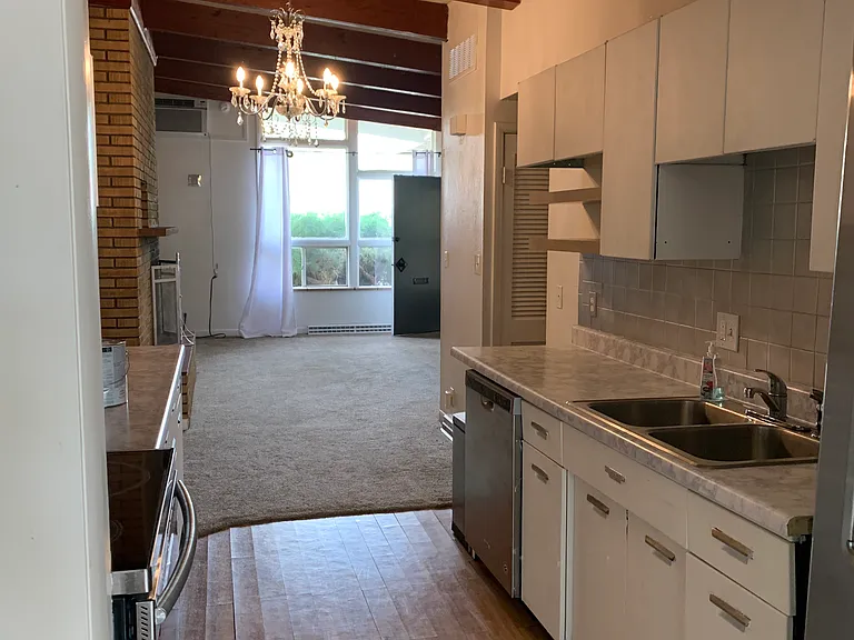 1012 Castlerock Dr — Photo 3