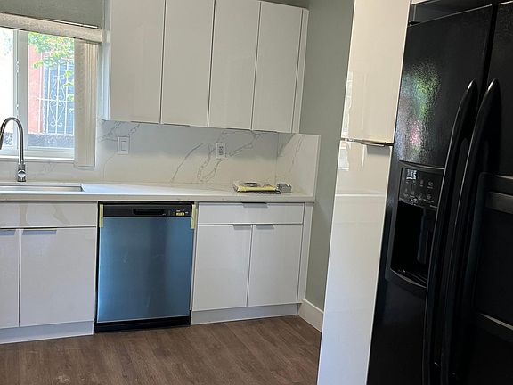3rd image of 1270 NE 152nd St