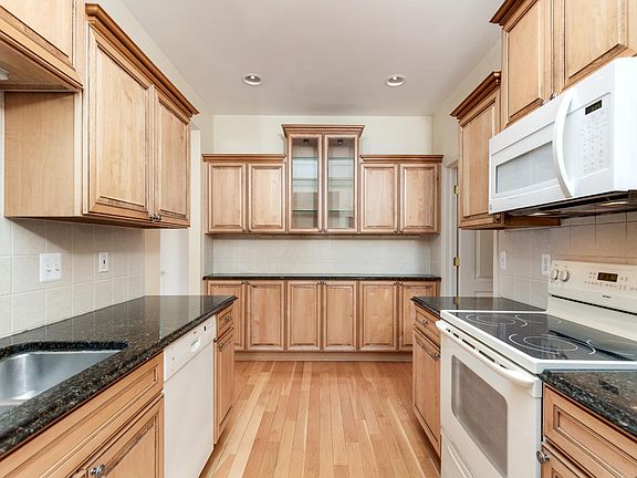 5th image of 7065 Anderson Ct