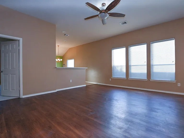 2123 Castle Gardens Ln — Photo 5