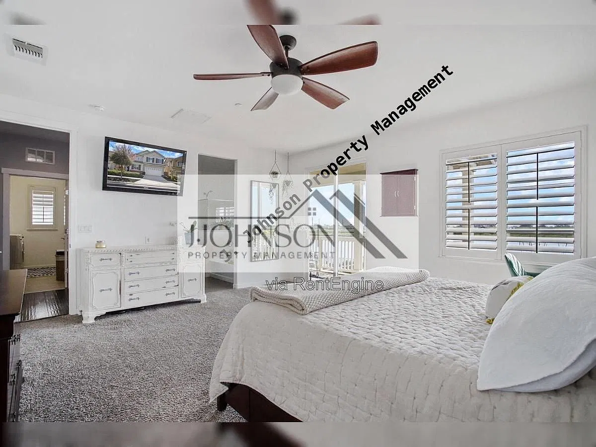 4 bed, 2.5 bath, 2032 sqft, $3,150 — Photo 3