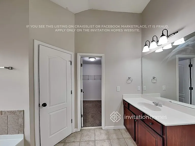 625 Excalibur Ct SE — Photo 13