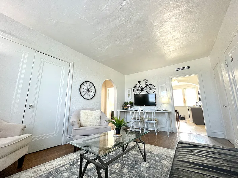 Building Photo - 6653 Berthold Ave #3S