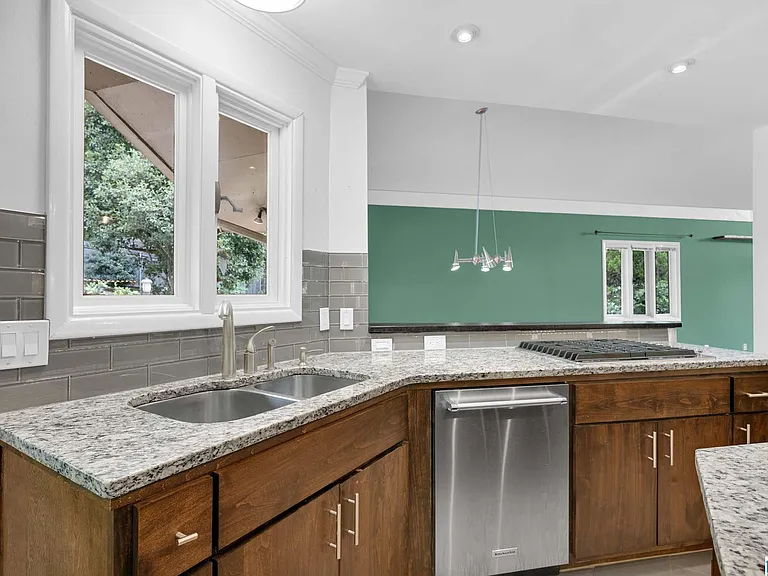 373 Laredo Dr — Photo 16