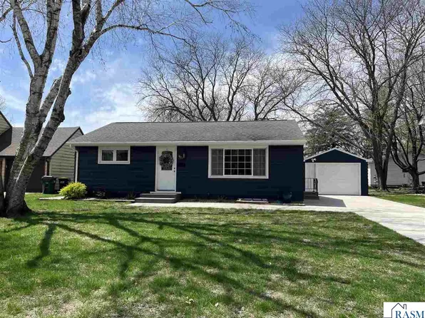 914 3rd St S, Saint James, MN 56081