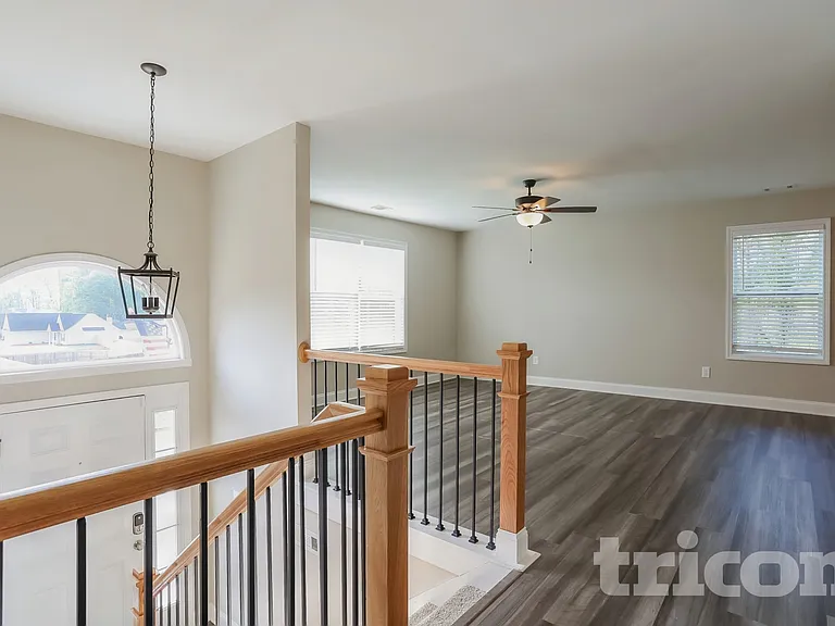 209 Hampton Oaks Cir — Photo 3