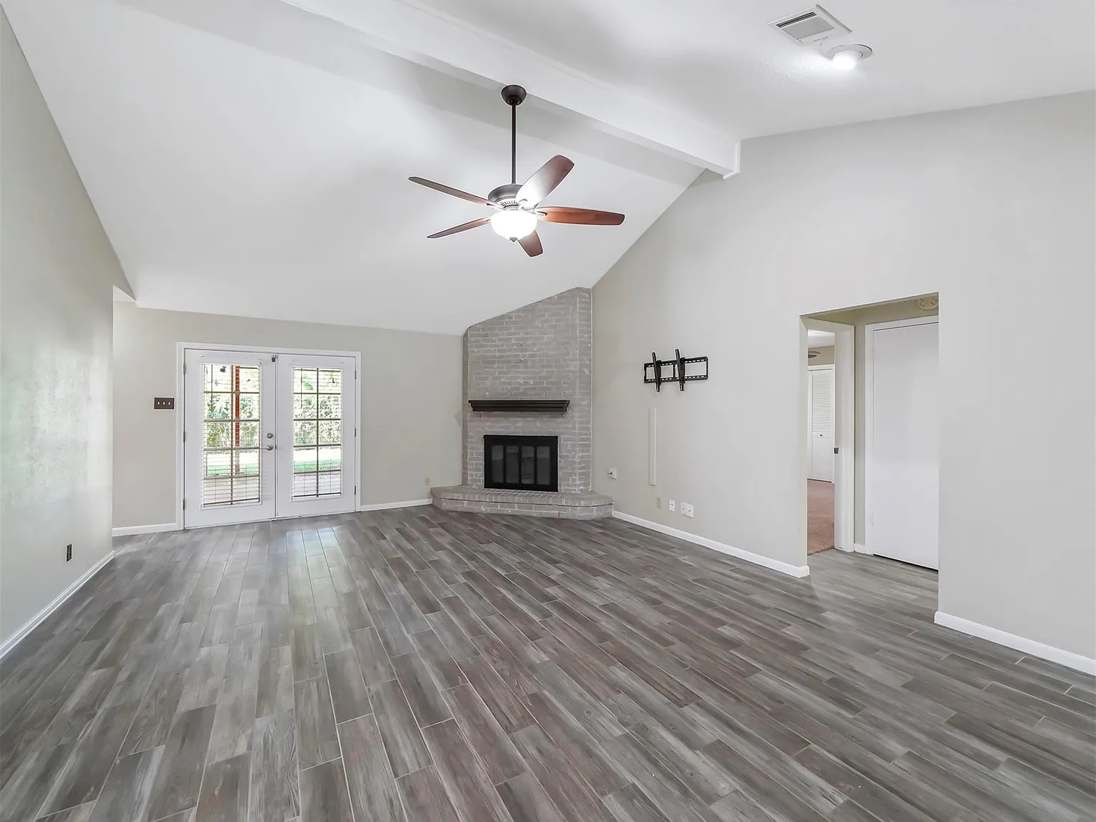 3 bed, 2.0 bath, 1923 sqft, $2,250 — Photo 3