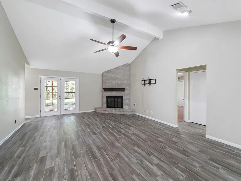2304 Colleen Dr — Photo 3