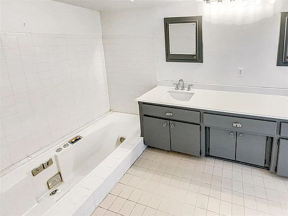 5th image of 11712 NW 118th St #2