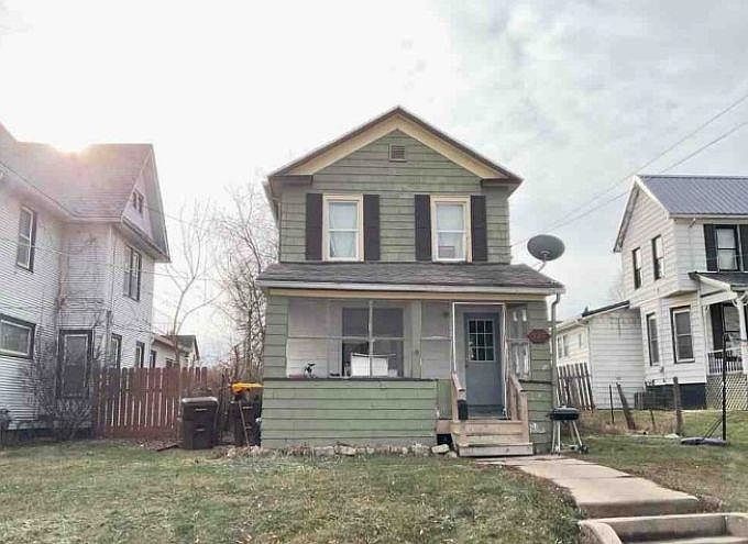 1st image of 527 E Illinois St