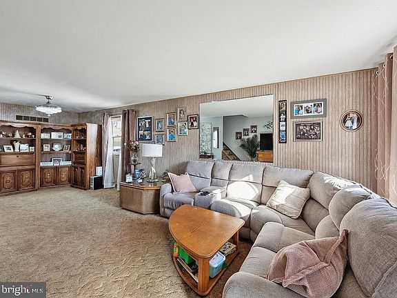 3rd image of 727 Mount Vernon Ave