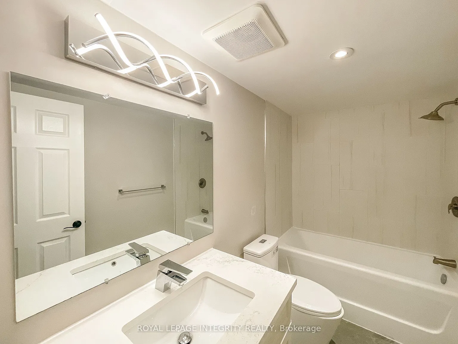 3 bed, $1,900 — Photo 4