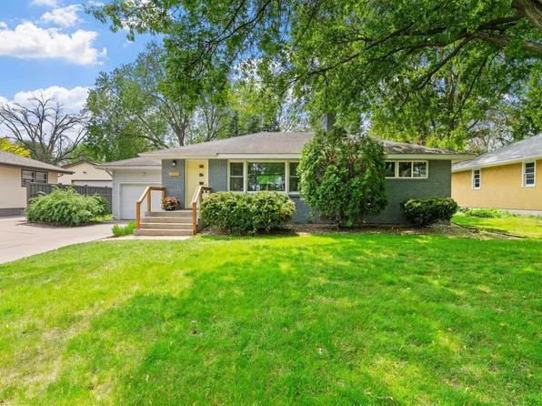 1354 Judith Ave, Roseville, MN 55113