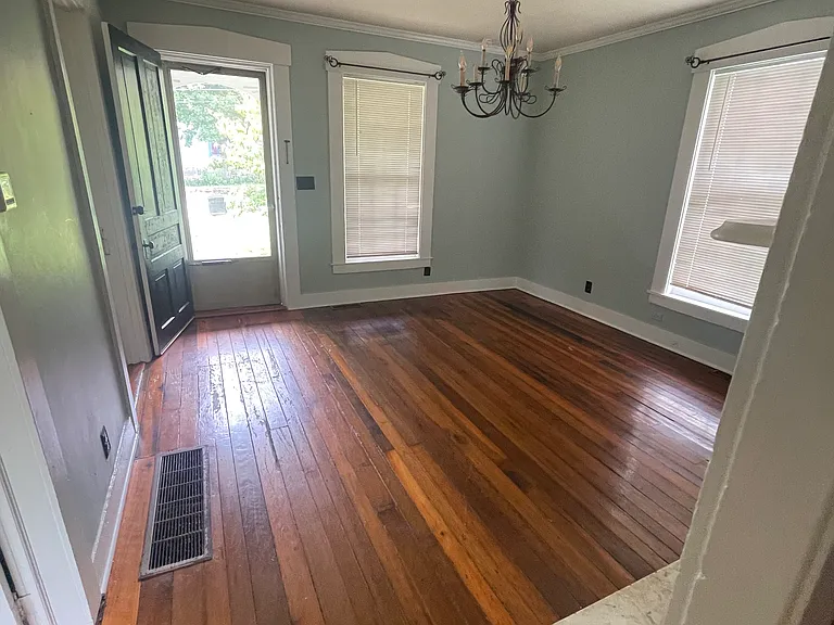 120 E Stephens St — Photo 10