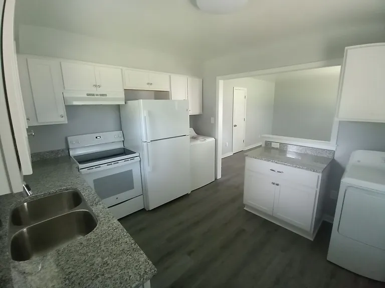 223 Woodview Ave — Photo 8
