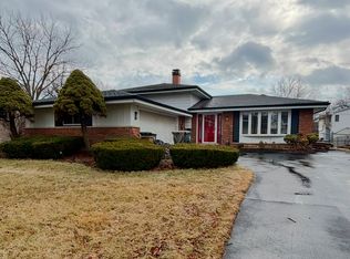 17W515 Earl Ct, Darien, IL