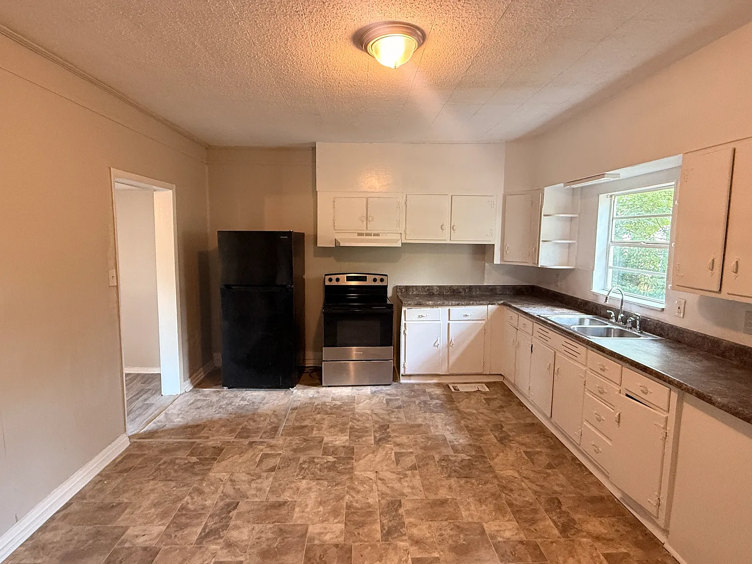 3 bed, 1138 sqft, $900 — Photo 4