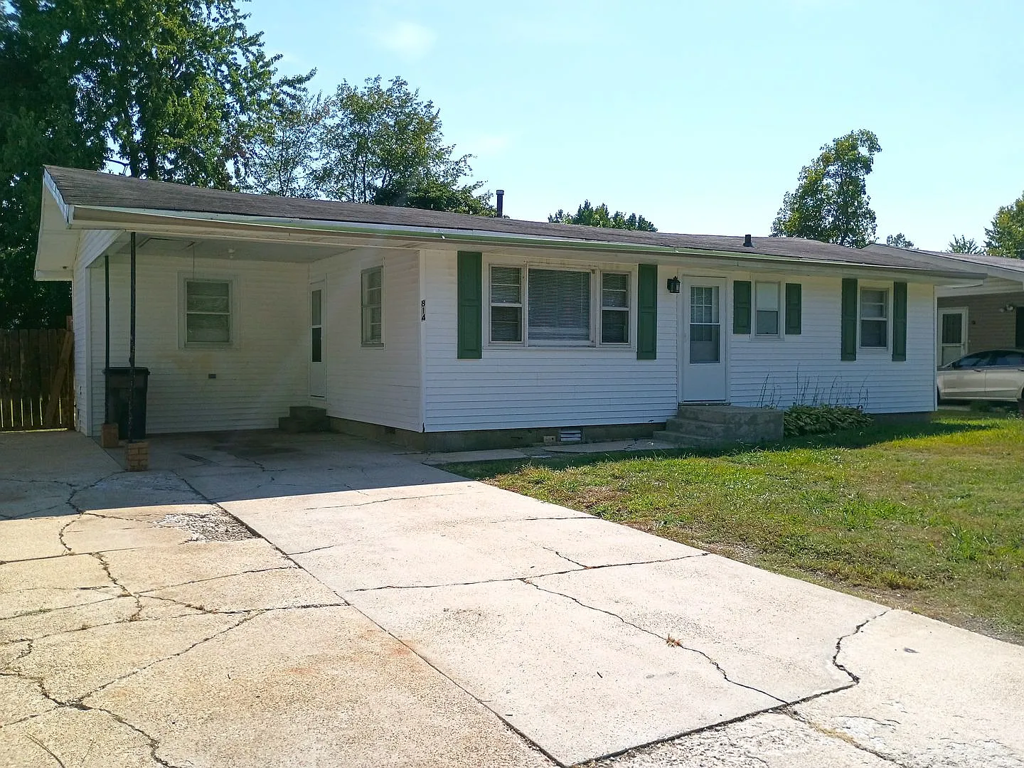 Cute 3Bed/1Bath house with fenced backyard — Photo 1