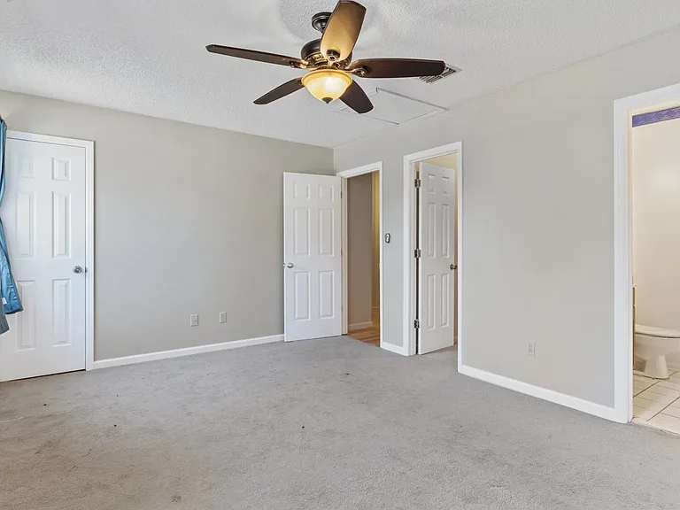 2372 Gregory Dr — Photo 20
