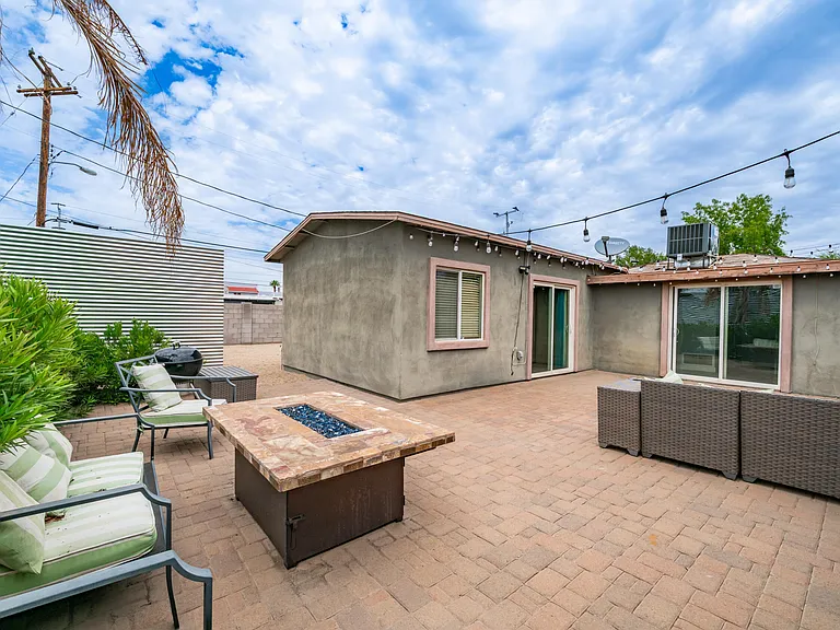 717 E Palmaire Ave — Photo 28