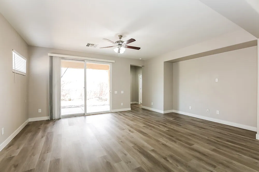 4 bed, 3.5 bath, 2589 sqft, $2,710 — Photo 4