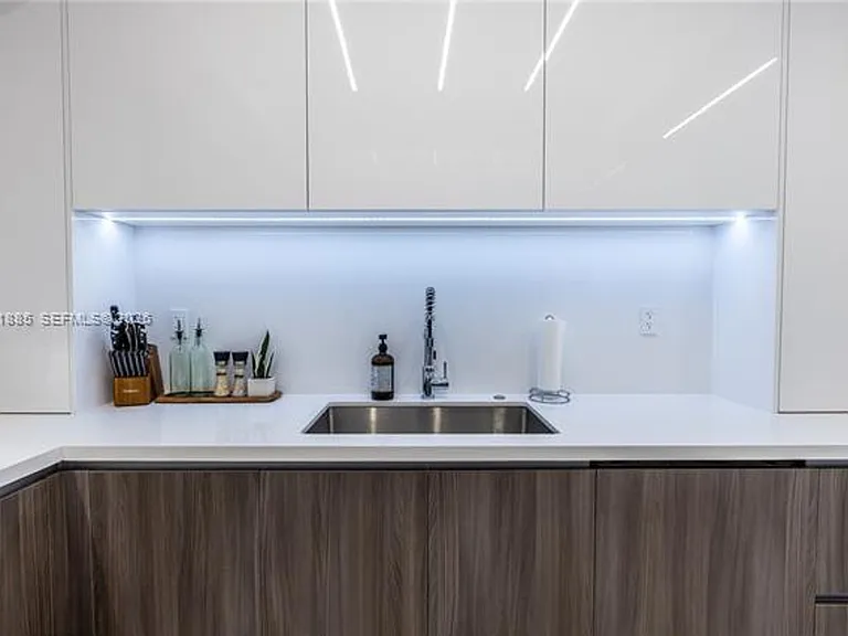 3600 Mystic Pointe Dr #114 — Photo 5