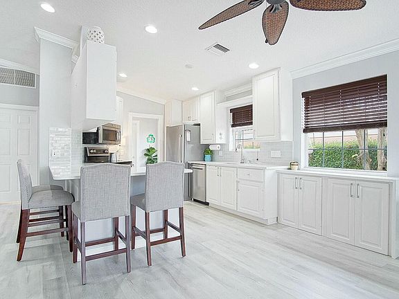 4th image of 11262 SW Pembroke Drive