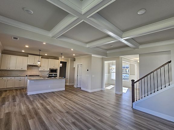 3rd image of 4407 Silver Oak Dr