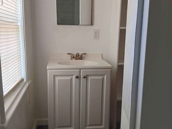 4th image of 107 Sally Ln #107