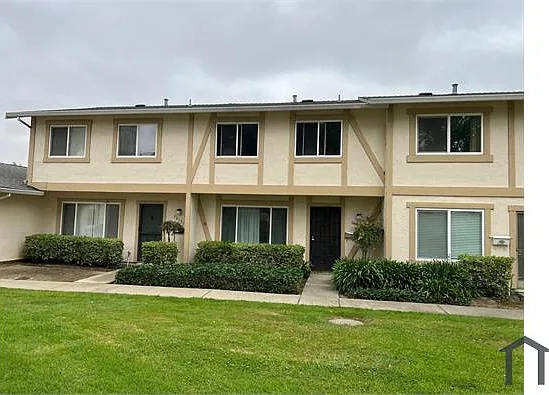 3 bed, 1180 sqft, $3,609 — Photo 3