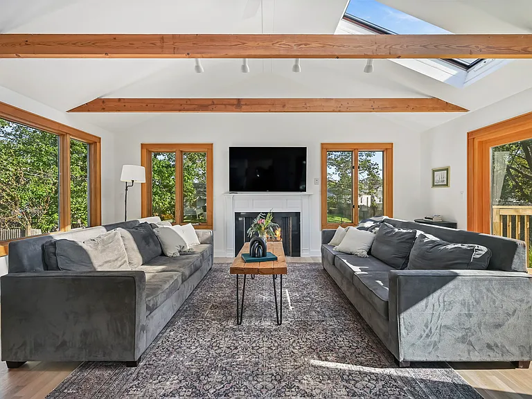 8 Millard St — Photo 17