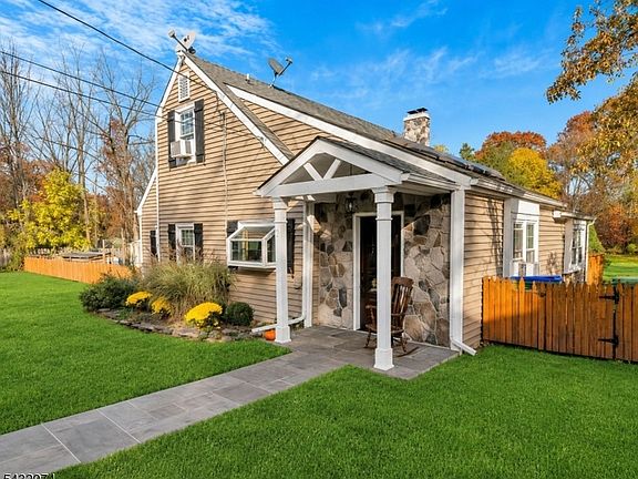 3rd image of 2 Sloan Ln