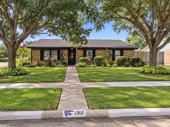 1907 N Rockisland St, Angleton, TX 77515