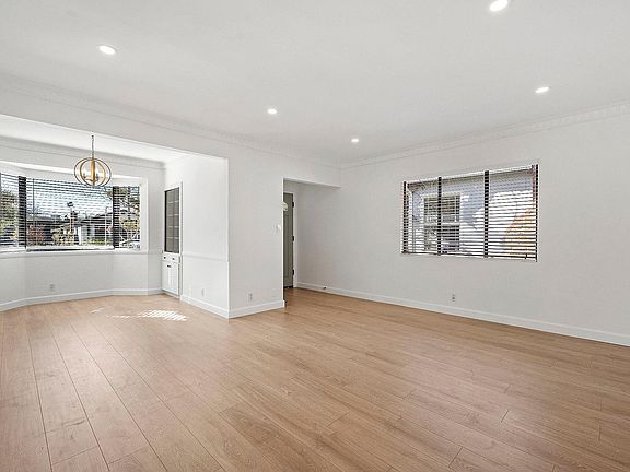 3rd image of 3492 Rosewood Ave