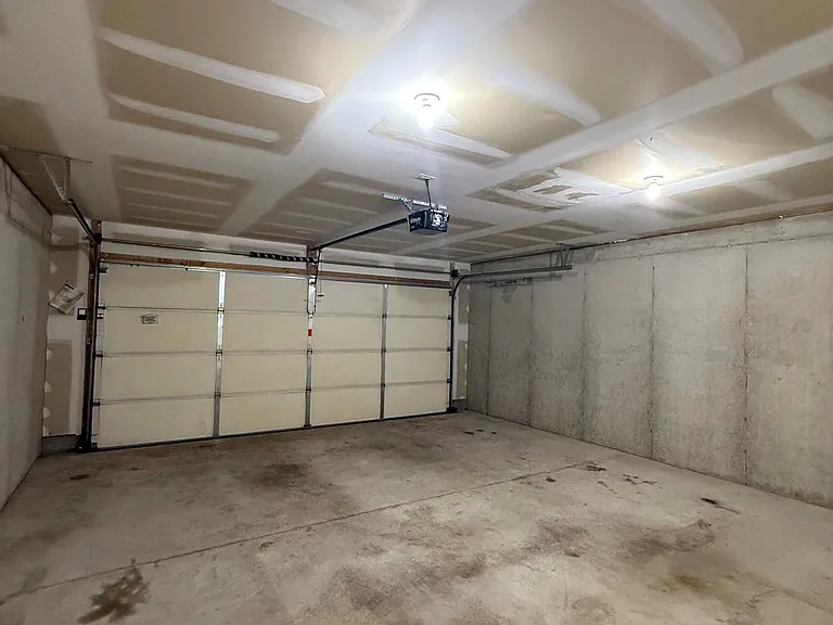 860 Main St — Photo 28