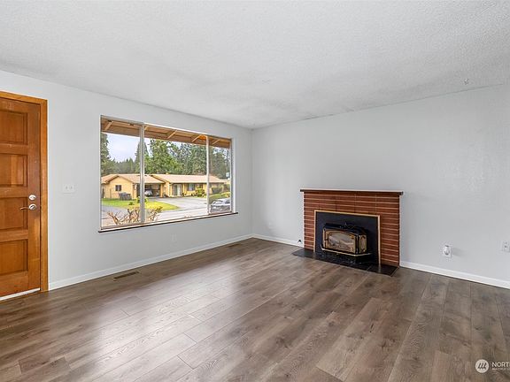 2nd image of 3868 Branson Drive SE