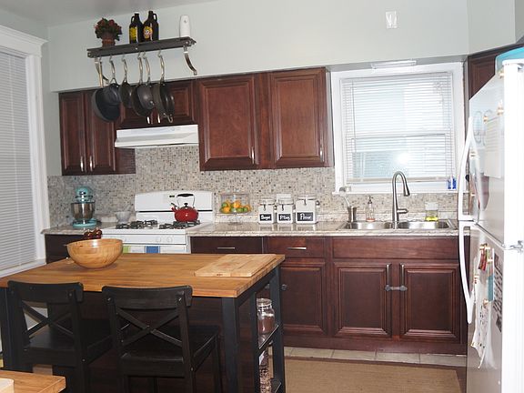 3rd image of 4717 N Artesian Ave #2