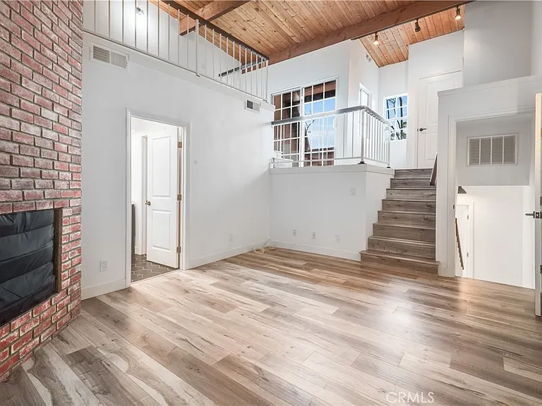 984 Granville Ave — Photo 23