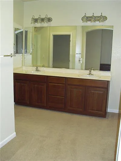 1427 Wyndham Ln — Photo 8