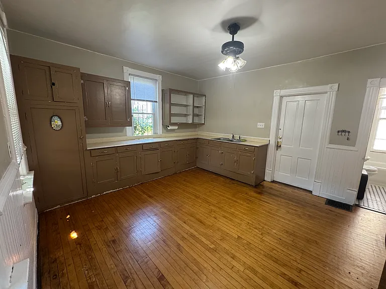 2907 N Fratney St #LWR — Photo 8