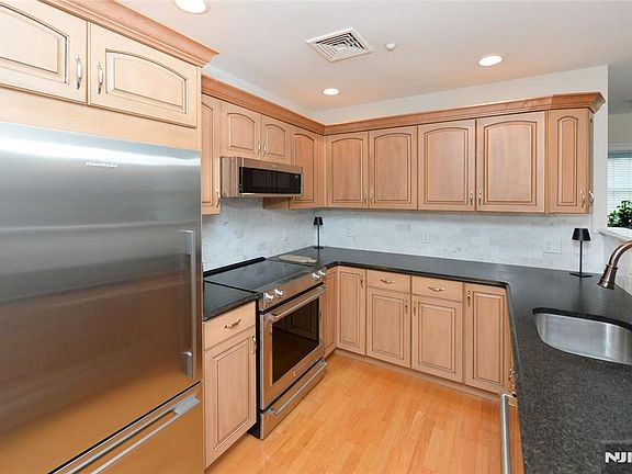 4th image of 5303 Rio Vista Dr