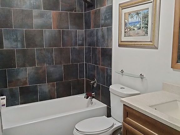 5th image of 1802 Hill Hedge Dr