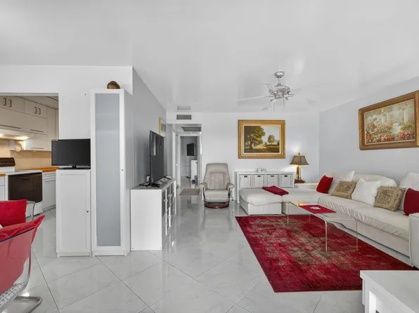 114 Somerset F, West Palm Beach, FL 33417