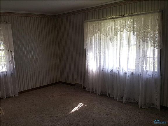 4th image of 415 N Brayer St