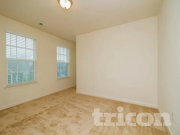 112 Hackney Ln — Photo 8