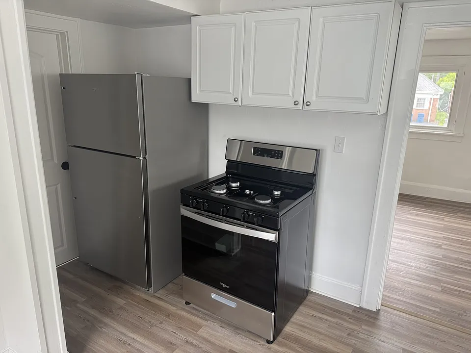 20 Erskine Ave #2