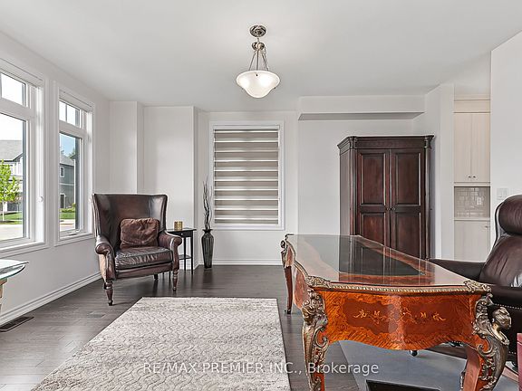 2nd image of 100 Stillwater Cres