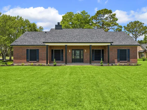 15415 Skyhawk Ln, Beach City, TX 77523